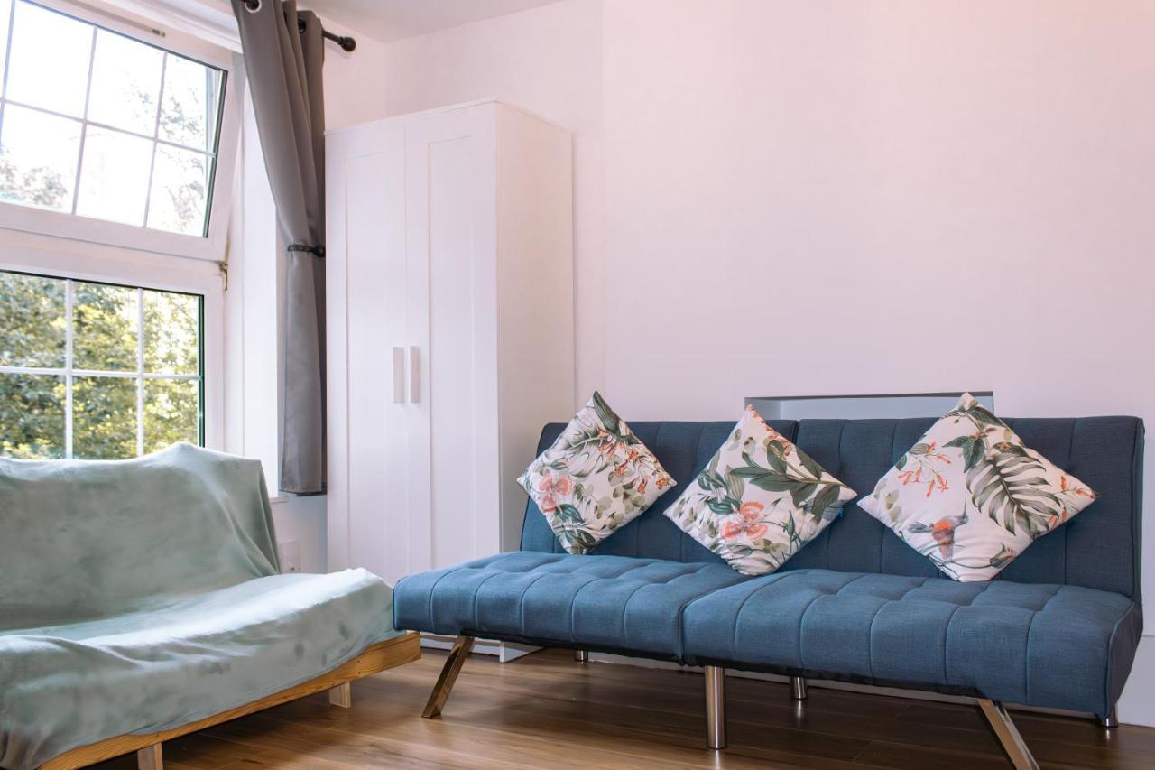 Nice 4 Bedroom Apartment Near City Centre 2-Min Walk To Metro !! Business & Family Friendly!! Londyn Zewnętrze zdjęcie
