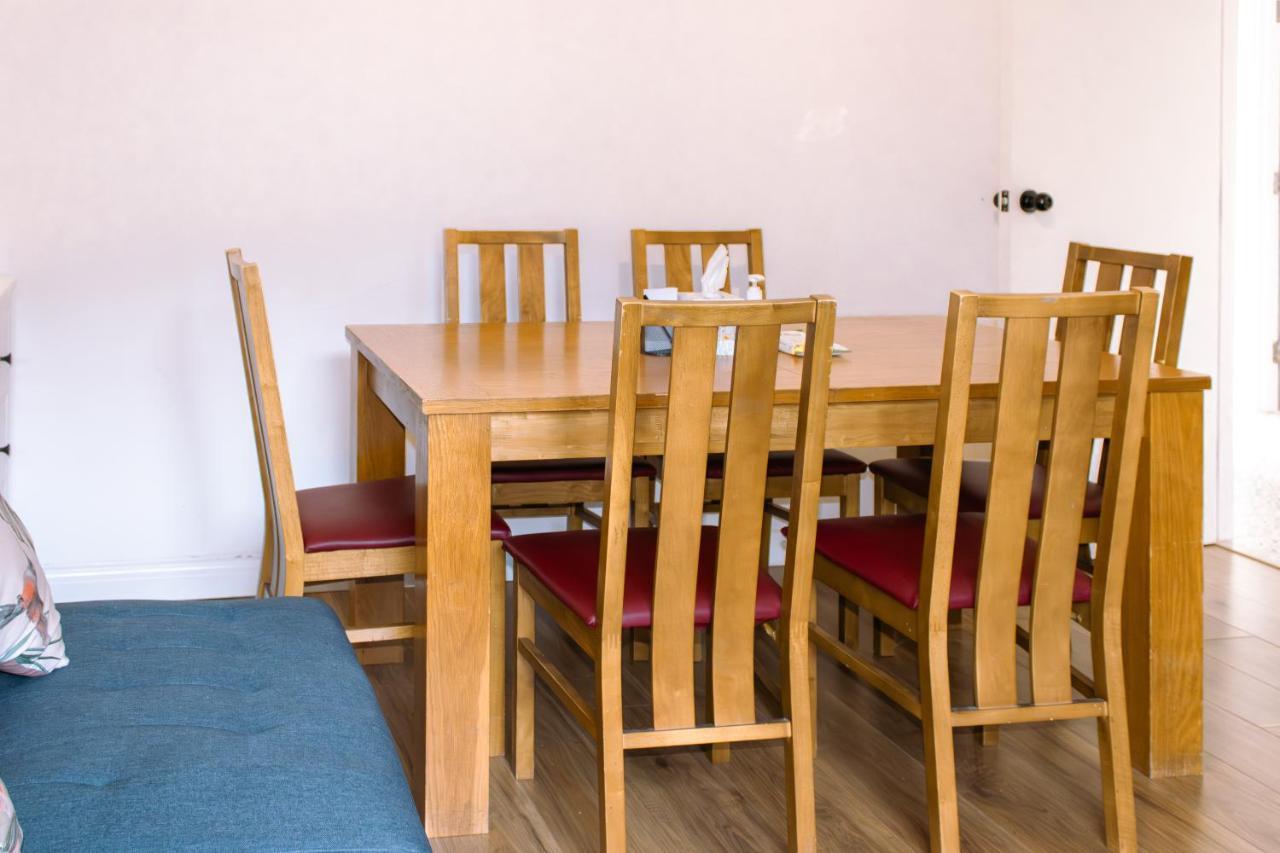 Nice 4 Bedroom Apartment Near City Centre 2-Min Walk To Metro !! Business & Family Friendly!! Londyn Zewnętrze zdjęcie