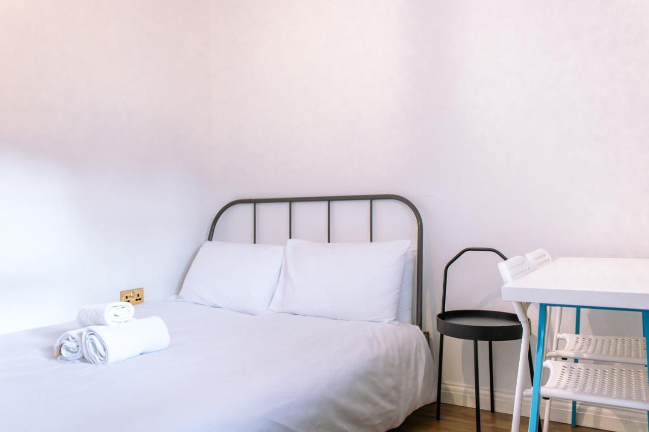 Nice 4 Bedroom Apartment Near City Centre 2-Min Walk To Metro !! Business & Family Friendly!! Londyn Zewnętrze zdjęcie