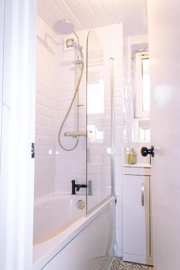 Nice 4 Bedroom Apartment Near City Centre 2-Min Walk To Metro !! Business & Family Friendly!! Londyn Zewnętrze zdjęcie