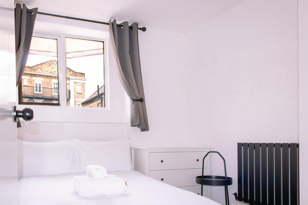 Nice 4 Bedroom Apartment Near City Centre 2-Min Walk To Metro !! Business & Family Friendly!! Londyn Zewnętrze zdjęcie