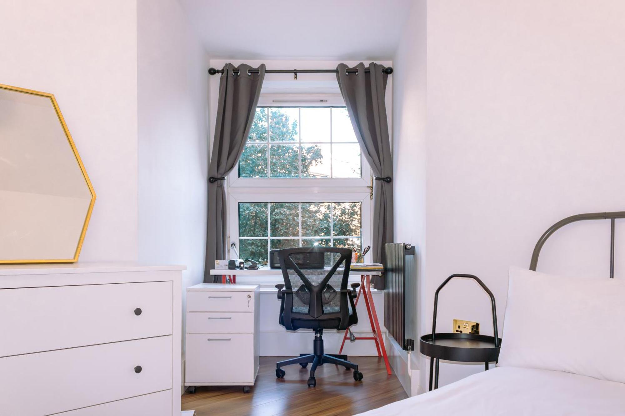 Nice 4 Bedroom Apartment Near City Centre 2-Min Walk To Metro !! Business & Family Friendly!! Londyn Zewnętrze zdjęcie